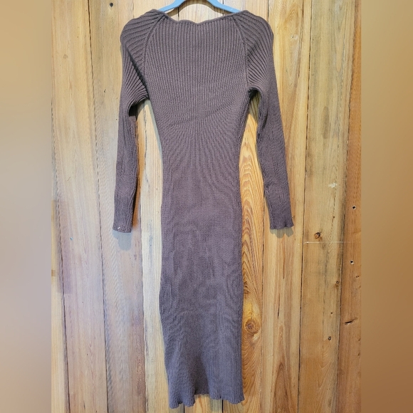 Elegant Brown Knit Dress - Picture 2 of 8